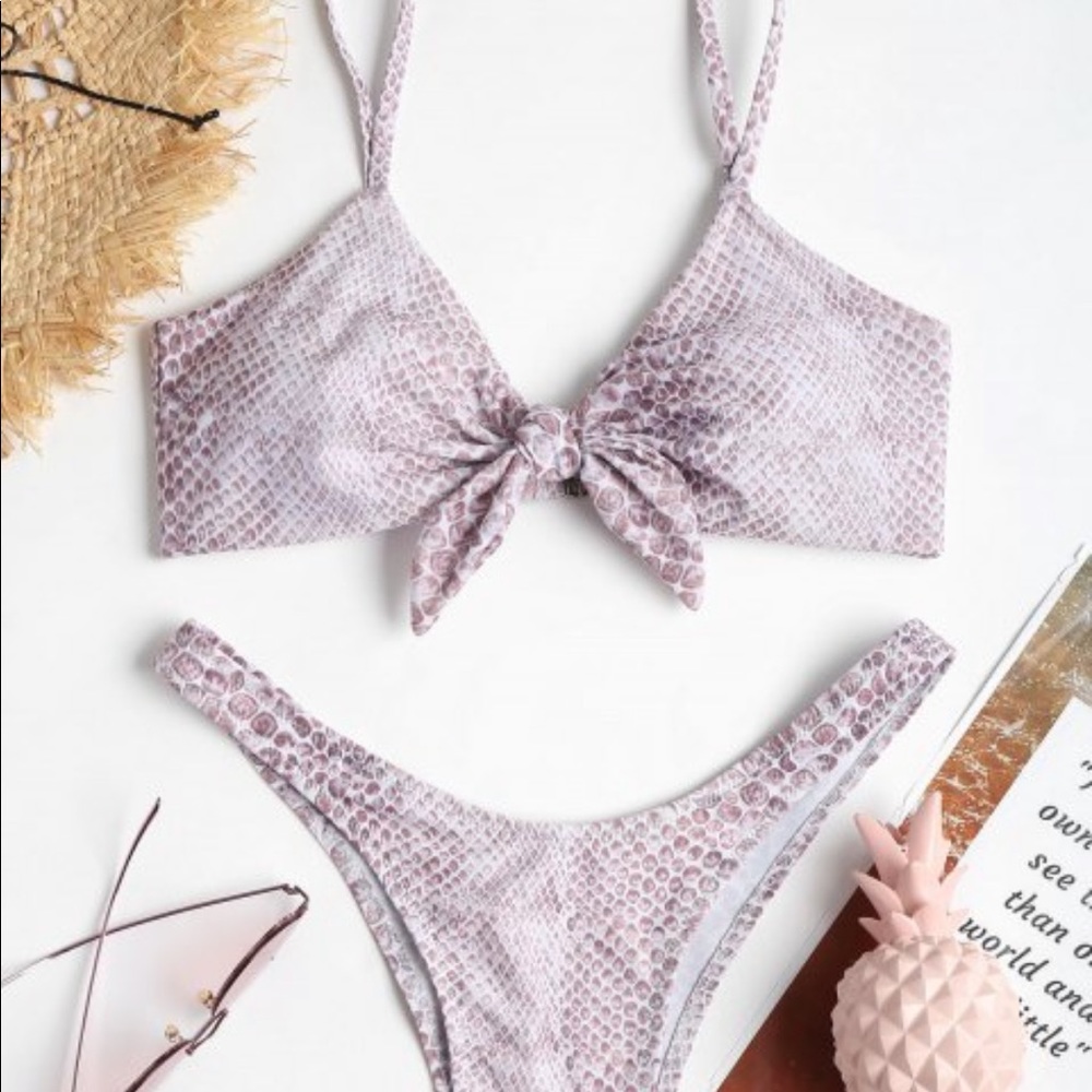Zaful gemstone Bikini with extra bikini top!